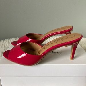 BRAND NEW CALVIN KLEIN LUC MULE SANDALS IN PATENT LEATHER 6M